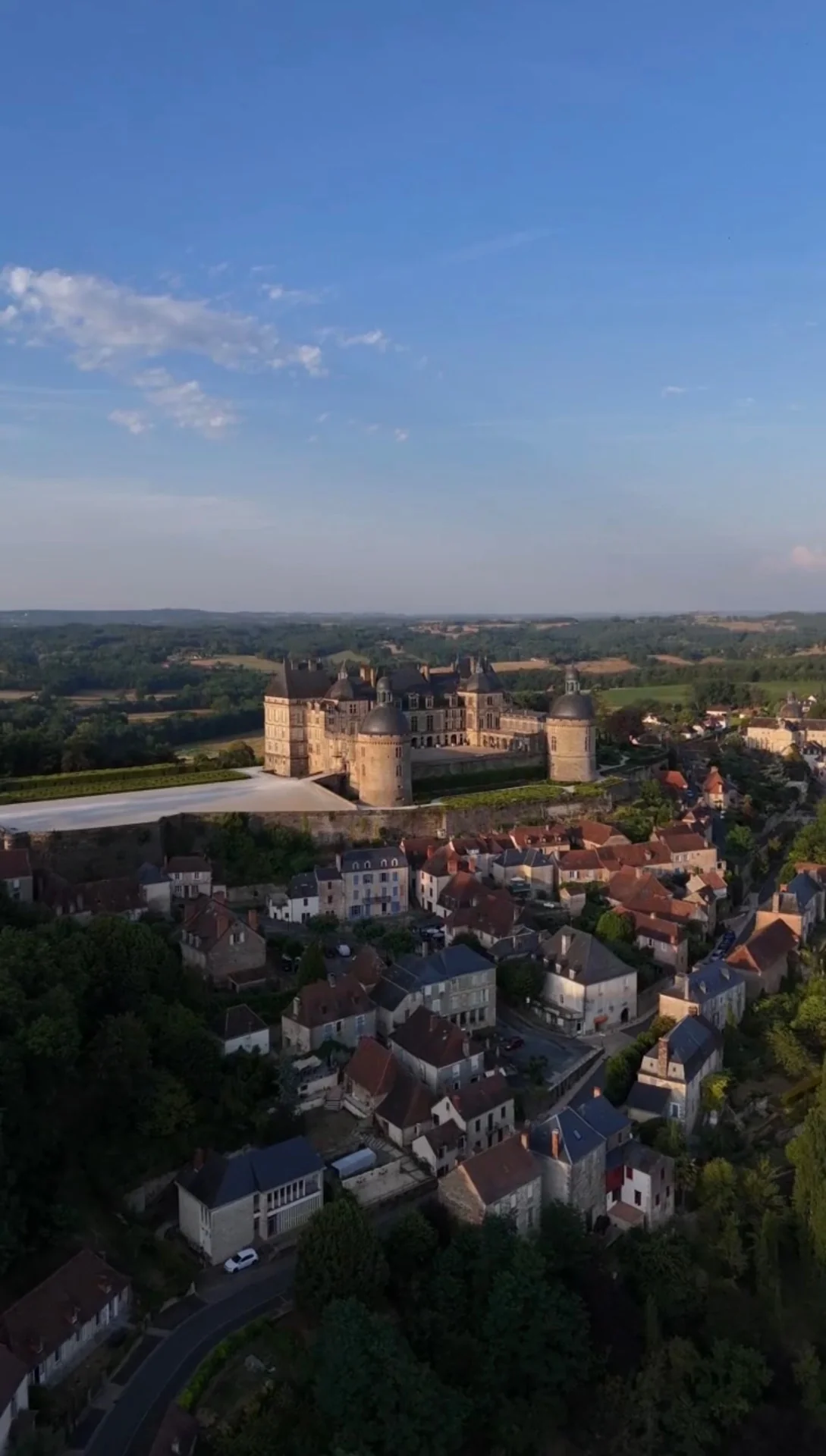 Photo de Château de Hautefort en Dordogne : une visite incontournable dans le Périgord à Hautefort