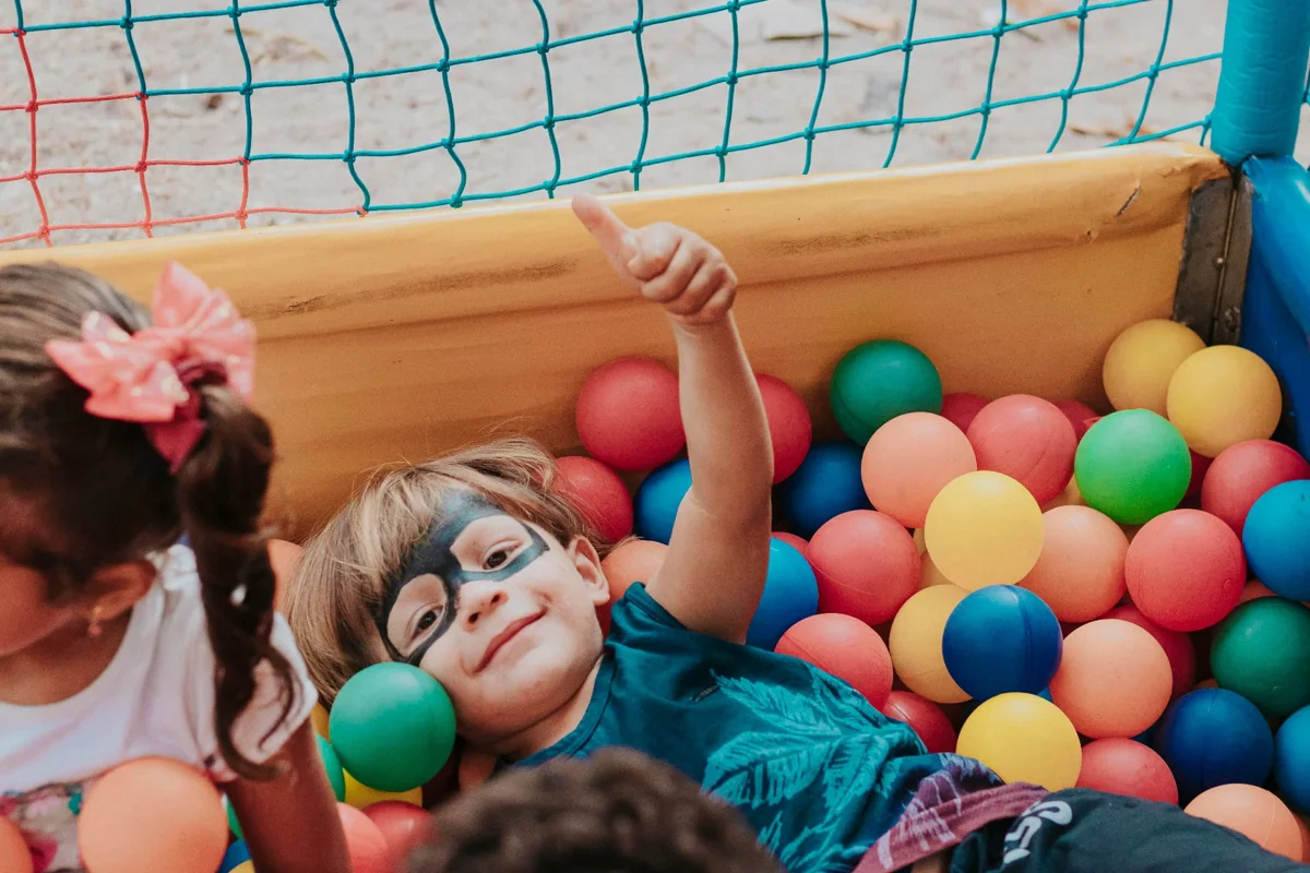 Enfants dans une piscine à balles, photo d’illustration fournie par Christian