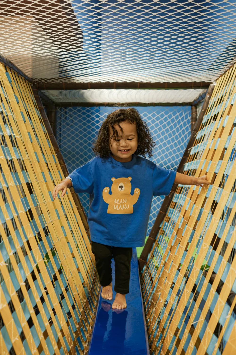 Enfant dans un parcours de jeux couvert, photo d’illustration fournie par Christian