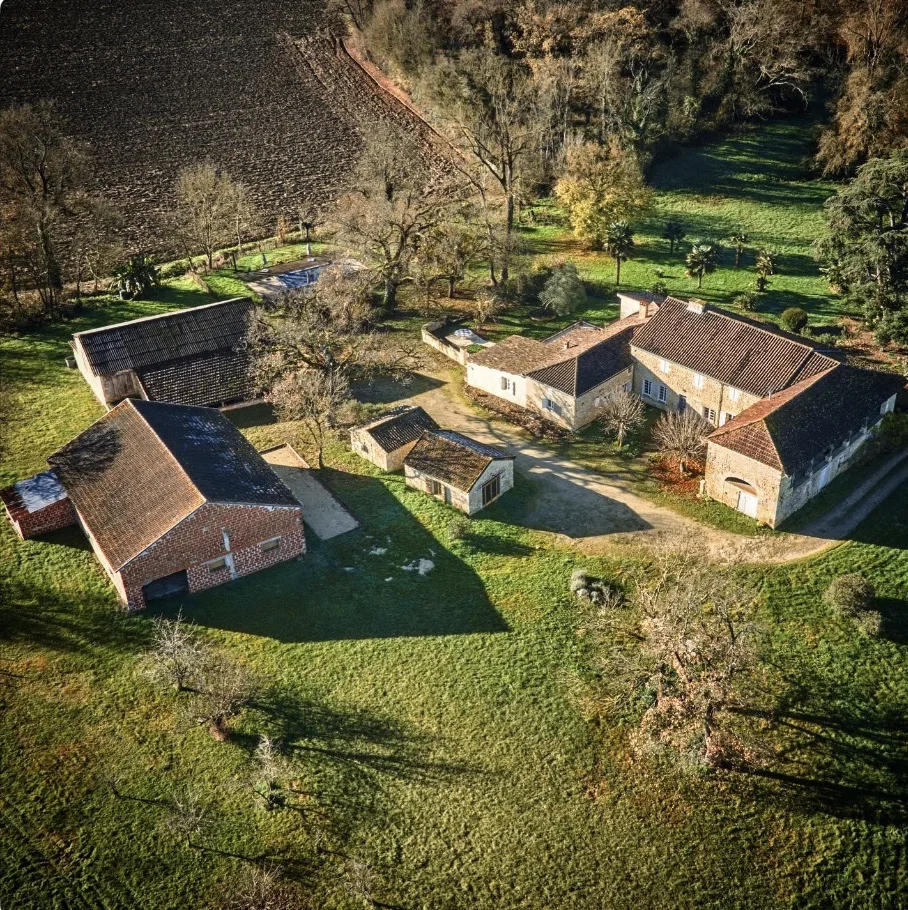 Photo de Le Clos Boissière : une maison de charme avec piscine et jacuzzi pour s'évader dans le Gers à Valence-sur-Baïse